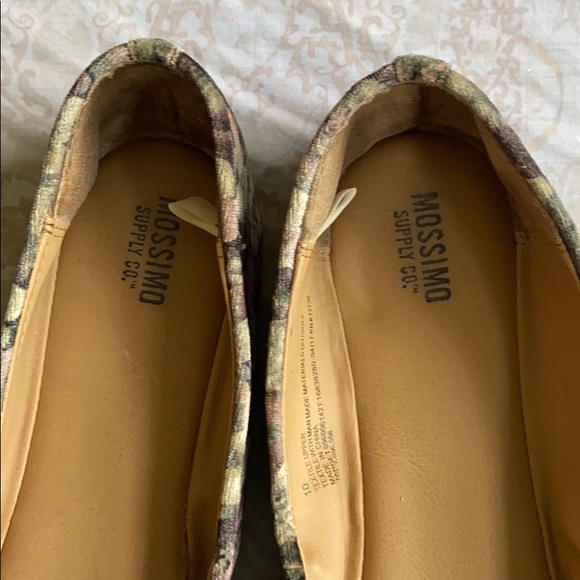 Mossimo flats - Picture 3 of 6